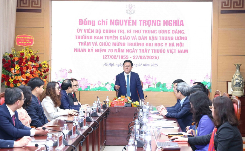 Trưởng Ban Tuyên giáo và Dân vận Trung ương Nguyễn Trọng Nghĩa phát biểu chúc mừng Trường Đại học Y Hà Nội. (Ảnh: Phương Hoa/TTXVN)