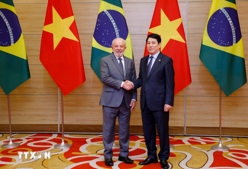 Chủ tịch nước Lương Cường đón Tổng thống Cộng hòa Liên bang Brazil Luiz Inácio Lula da Silva tới dự tiệc chiêu đãi. (Ảnh: Lâm Khánh/TTXVN)