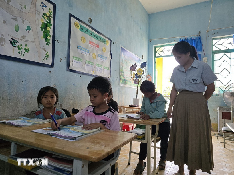 Con em của những cư dân Lào nhập tịch sinh sống ở tỉnh Kon Tum. (Ảnh: Khoa Chương/TTXVN)