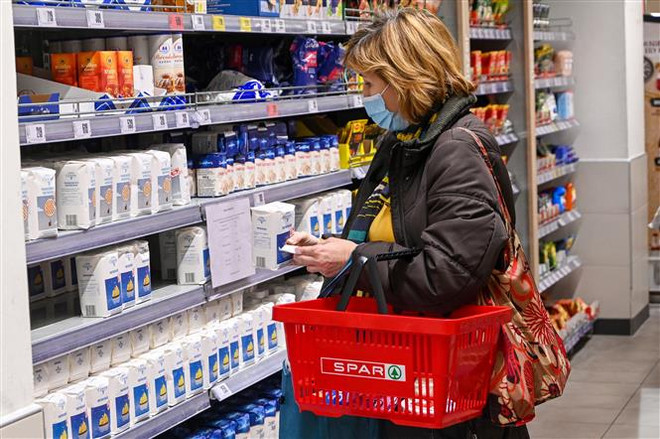 Vòng xoáy trượt giá của đồng tiền chung khu vực châu Âu ảnh 2