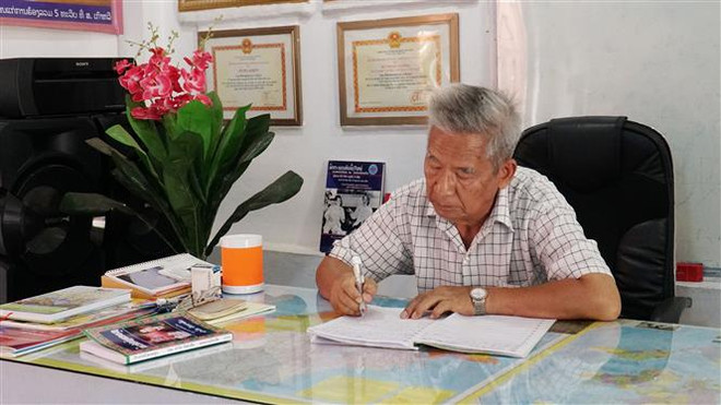 Tình cảm ấm áp, đậm sâu nơi người nhạc sỹ Lào phổ nhạc thơ Bác ảnh 2