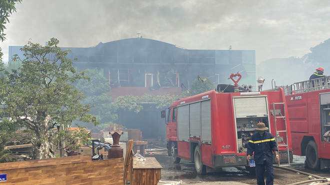 Vụ cháy lớn trong KCN Phú Tài: Cơ bản khống chế được ngọn lửa ảnh 1