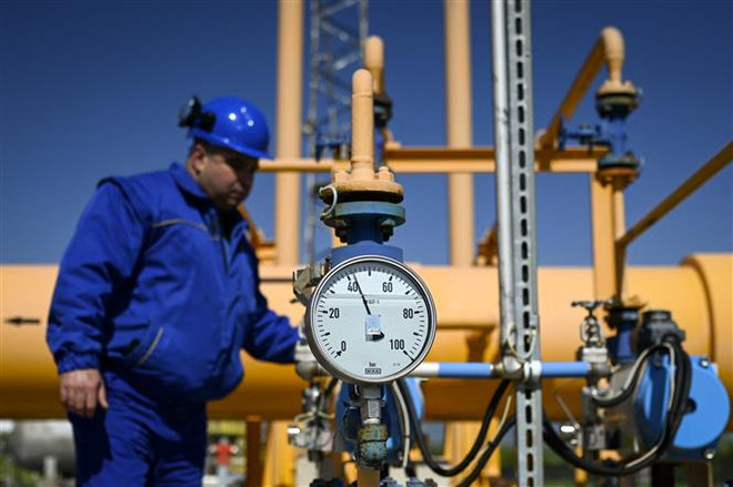 Trạm bơm khí đốt của công ty Bulgartransgaz ở Ihtiman, Bulgaria. (Ảnh: AFP/TTXVN) Các nước EU đạt thỏa thuận cắt giảm lượng khí đốt tiêu thụ ảnh 1