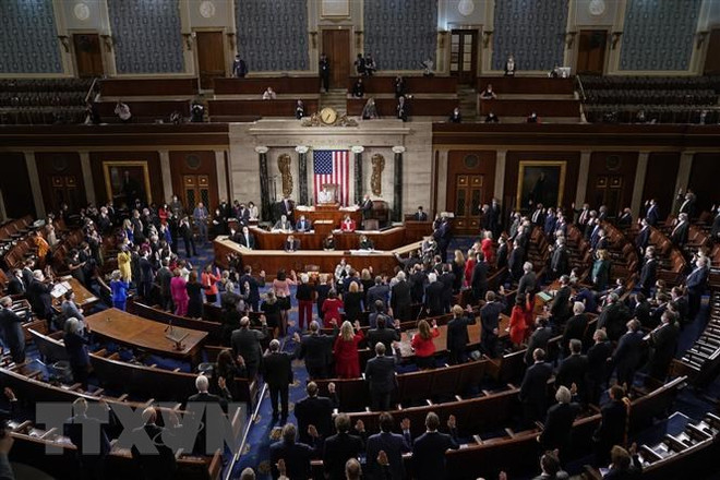 Toàn cảnh một phiên họp Hạ viện Mỹ tại Washington, DC. (Ảnh: AFP/TTXVN) Hạ viện Mỹ thông qua dự luật cấm các loại vũ khí tấn công ảnh 1