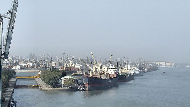 Cảng Mumbai. (Nguồn: theprint.in) Ấn Độ bác đề nghị của Mỹ về việc cấm tàu Nga cập cảng Mumbai ảnh 1