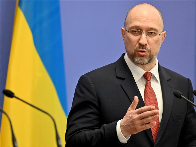 Thủ tướng Ukraine Denys Shmyhal. (Ảnh: AFP/TTXVN) Ukraine hoan nghênh quyết định giải ngân 1 tỷ euro cứu trợ của EU ảnh 1