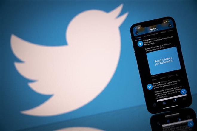 Biểu tượng của mạng xã hội Twitter. (Ảnh: AFP/TTXVN) Cổ phiếu Twitter lao dốc vì cuộc chia tay không êm đẹp với Elon Musk ảnh 1