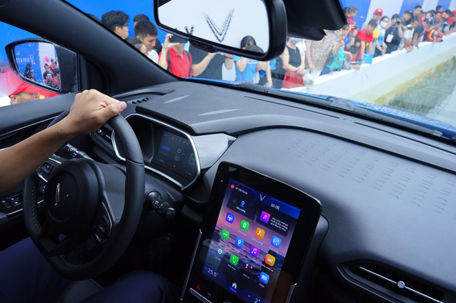 Mục sở thị VF e34 chinh phục thử thách lội nước sâu nửa mét ảnh 4