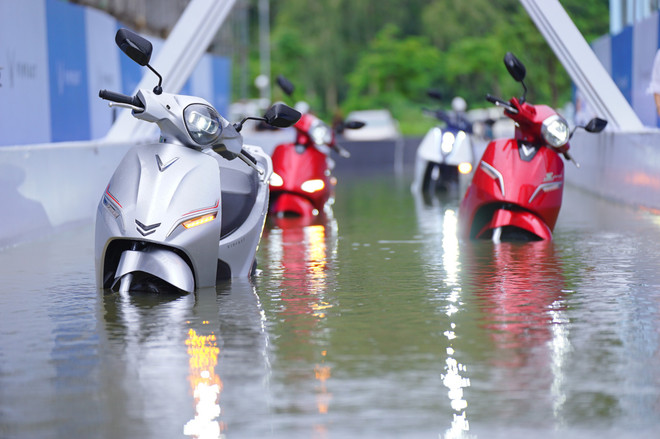 Mục sở thị VF e34 chinh phục thử thách lội nước sâu nửa mét ảnh 8