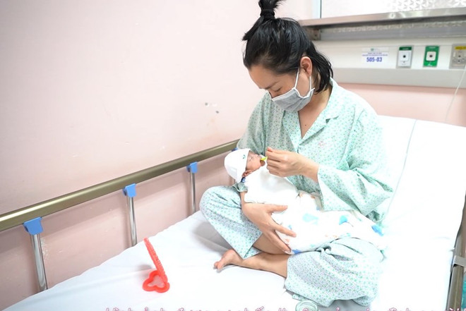 (Ảnh minh họa: PV/Vietnam+) Các bệnh viện hưởng ứng Tuần lễ Thế giới nuôi con bằng sữa mẹ 2022 ảnh 1