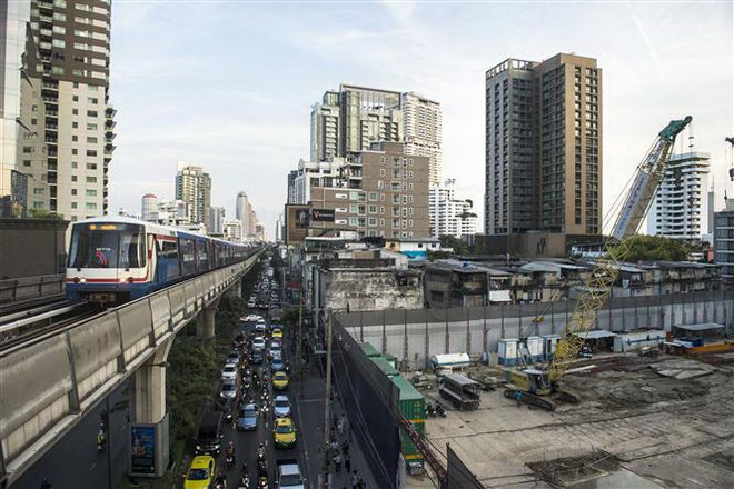 Quang cảnh thủ đô Bangkok, Thái Lan. (Nguồn: AFP/TTXVN) Thái Lan sắp đưa ra gói kích thích kinh tế hơn 10 tỷ USD ảnh 1