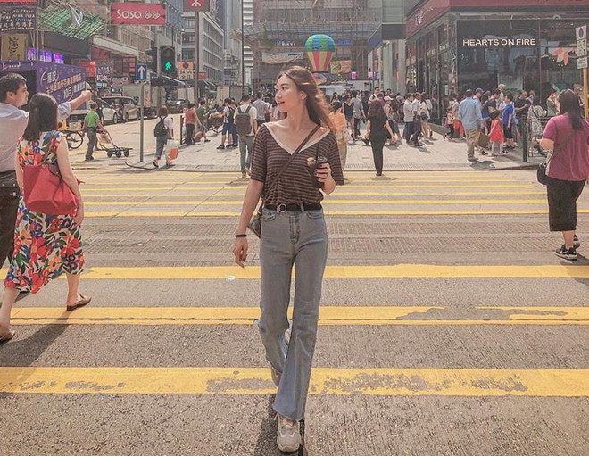 Nếu du lịch thời điểm này không nên mặc đồ màu đen và trắng. (Nguồn: dep.com.vn) Những bí kíp khi đi du lịch Hong Kong thời điểm biểu tình ảnh 1