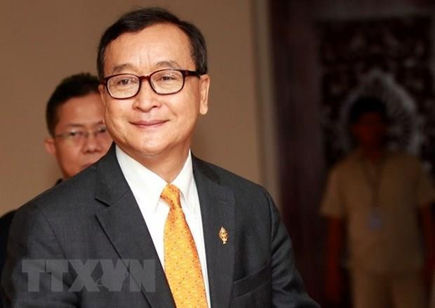 Ông Sam Rainsy tới dự phiên họp toàn thể Quốc hội Campuchia ở thủ đô Phnom Penh ngày 9/4/2015. (Nguồn: EPA/TTXVN) Campuchia: Thủ lĩnh đối lập Sam Rainsy tuyên bố rõ thời điểm về nước ảnh 1