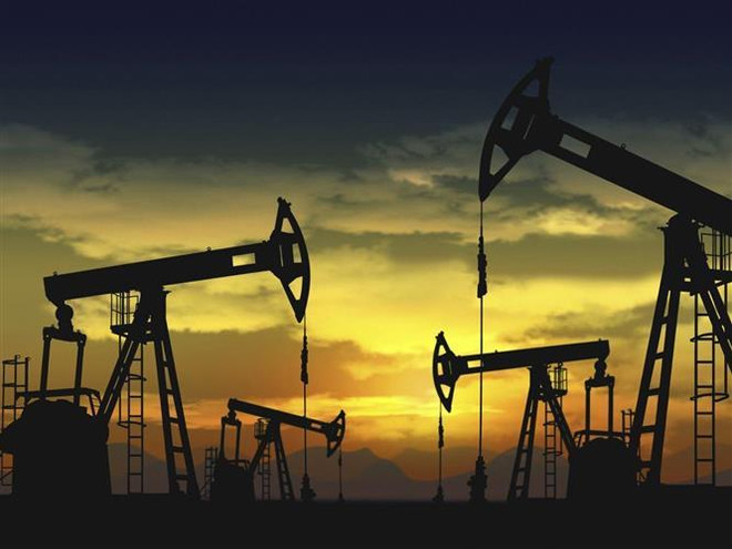 Một cơ sở khai thác dầu thô. (Nguồn: Benzinga/TTXVN) Giá dầu thị trường thế giới đảo chiều tăng trong phiên 27/8 ảnh 1