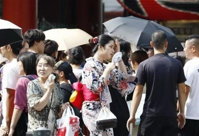 Nắng nóng tại Nhật Bản, mưa bão ở Ấn Độ khiến nhiều người thiệt mạng ảnh 1