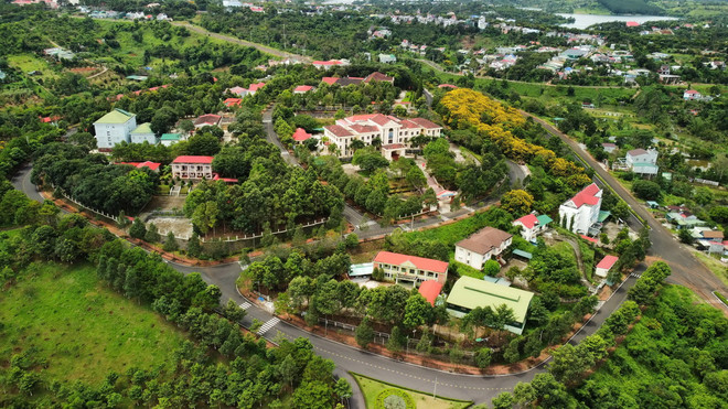 Gia Nghĩa từ lâu được mệnh danh là “phố thị hoa vàng.” (Ảnh: Hưng Thịnh/Vietnam+) vnp_gia_nghia_3_resize.jpg