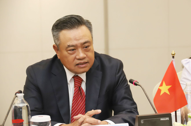 Chủ tịch Ủy ban Nhân dân thành phố Hà Nội Trần Sỹ Thanh phát biểu tại buổi làm việc song phương với Đô trưởng thủ đô Vientiane Atsaphangthong Siphandone. (Ảnh: Xuân Tú/TTXVN) ttxvn_tran_sy_thanh.jpg