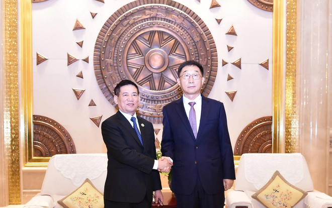 Phó Thủ tướng Chính phủ Hồ Đức Phớc hội kiến Bí thư Khu ủy Quảng Tây, Trung Quốc Lưu Ninh. (Ảnh: Công Tuyên/TTXVN) vnp_ho_duc_phoc_3.jpg