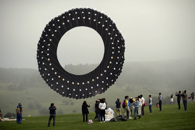 [Photo] Những mẫu diều độc đáo hội tụ tại lễ hội thả diều quốc tế ảnh 2