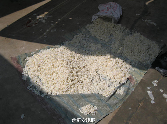 Thu giữ 3 triệu chiếc bao cao su giả nhãn hiệu Durex, Jissbon ảnh 1