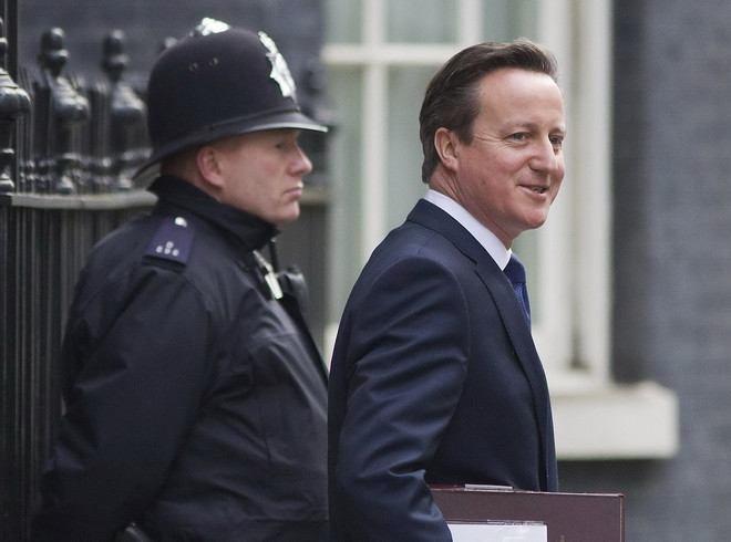 Các đảng ở Anh dùng chính sách kinh tế để thu hút phiếu cử tri ảnh 1