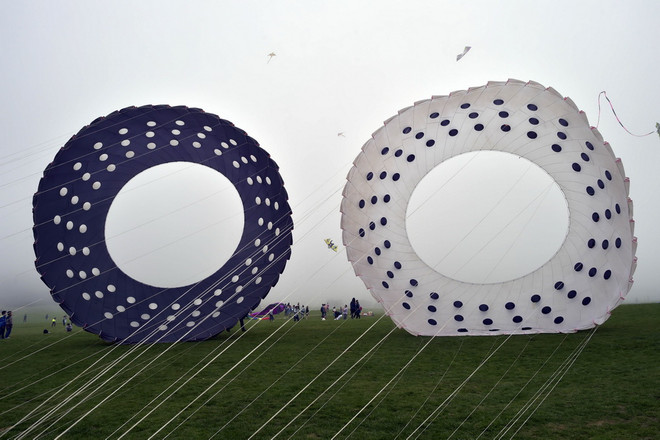 [Photo] Những mẫu diều độc đáo hội tụ tại lễ hội thả diều quốc tế ảnh 4