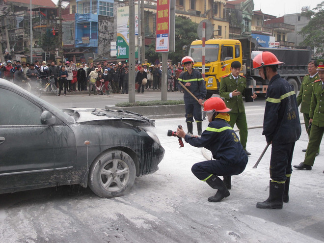 Bà Rịa-Vũng Tàu: Ôtô bốc cháy dữ dội, 1 người chết trong xe ảnh 1