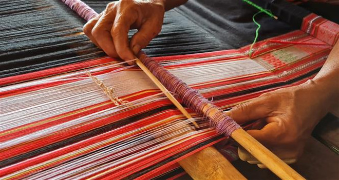Gìn giữ nét đẹp thổ cẩm của các dân tộc thiểu số Tây Nguyên ảnh 2