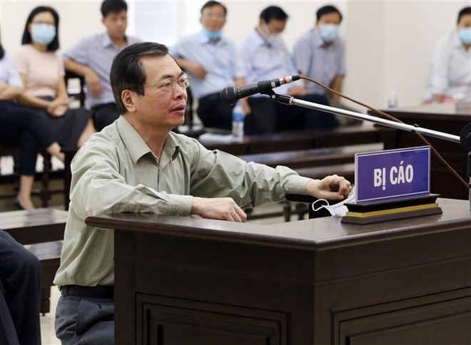 Bị cáo Vũ Huy Hoàng trong một phiên xét xử. (Ảnh: Phạm Kiên/TTXVN) Phúc thẩm vụ Sabeco: Xét xử vắng mặt cựu Bộ trưởng Vũ Huy Hoàng ảnh 1