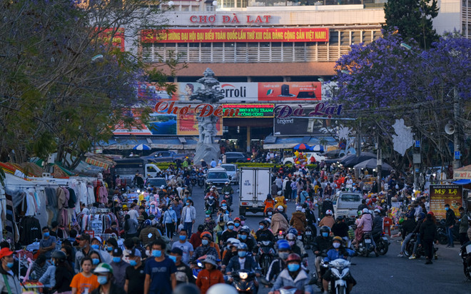 Chợ đêm Đà Lạt. (Nguồn: baolamdong.vn) Hàng trăm hộ kinh doanh kiến nghị mở cửa trở lại chợ đêm Đà Lạt ảnh 1