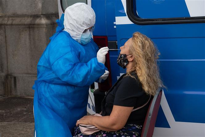 SARS-CoV-2 có thể hoạt động lâu hơn thời gian cách ly được khuyến nghị ảnh 2