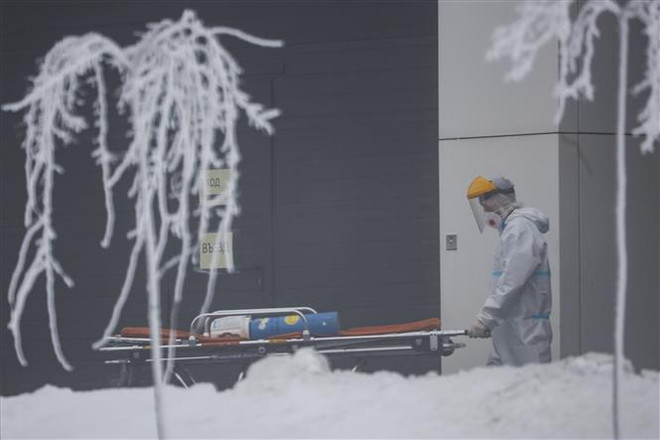 Chuyên gia Nga: Omicron thường lây nhiễm cho người trẻ tuổi và trẻ em ảnh 1