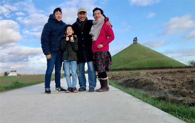 Tết Việt thiêng liêng trong gia đình những phụ nữ Việt xa quê ảnh 1