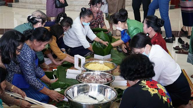 Cuộc giao lưu xúc động giữa các cựu lưu học sinh Việt Nam-Lào ảnh 1