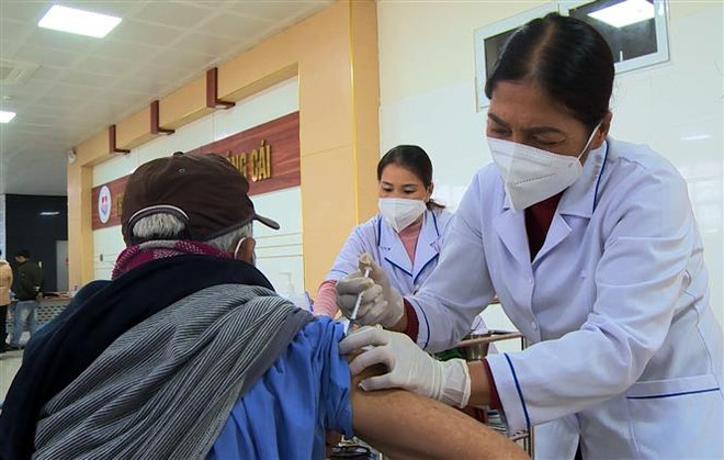 Các tỉnh, thành phố tiếp tục đẩy nhanh tiêm vaccine COVID-19 dịp Tết ảnh 1
