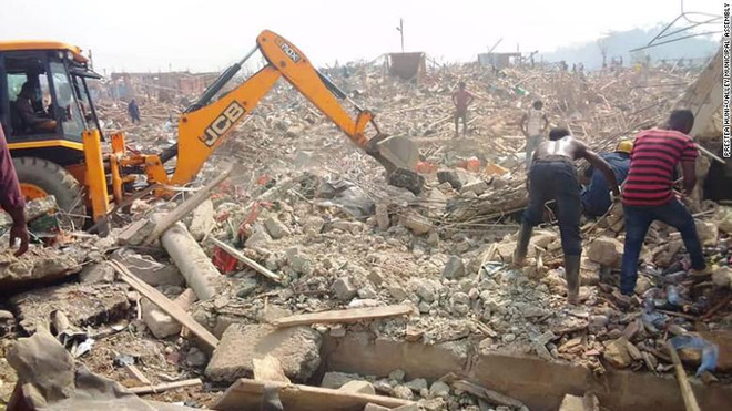 Hiện trường vụ nổ. (Nguồn: CNN) Nổ lớn khiến 500 tòa nhà bị phá hủy, gây nhiều thương vong tại Ghana ảnh 1