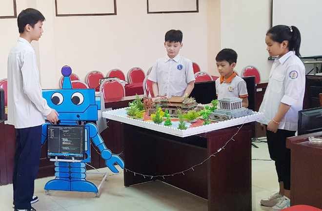 Robot hướng dẫn viên du lịch - phần mềm sáng tạo của học sinh Hà Nội ảnh 1