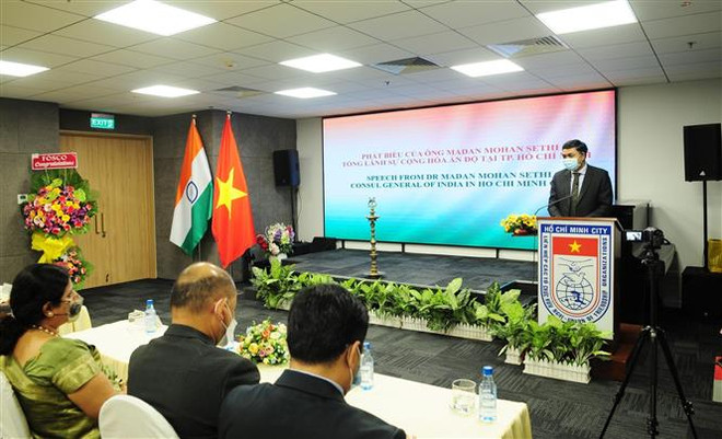 Ông Madan Mohan Sethi, Tổng lãnh sự Ấn Độ tại Thành phố Hồ Chí Minh, phát biểu tại buổi họp mặt. (Ảnh: Xuân Khu/TTXVN) Tăng cường tình đoàn kết hữu nghị giữa nhân dân TP.HCM và Ấn Độ ảnh 1