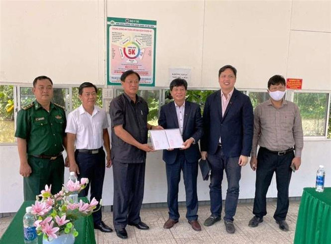 Kiên Giang gửi quà hỗ trợ kiều bào Campuchia đón Xuân Nhâm Dần 2022 ảnh 1