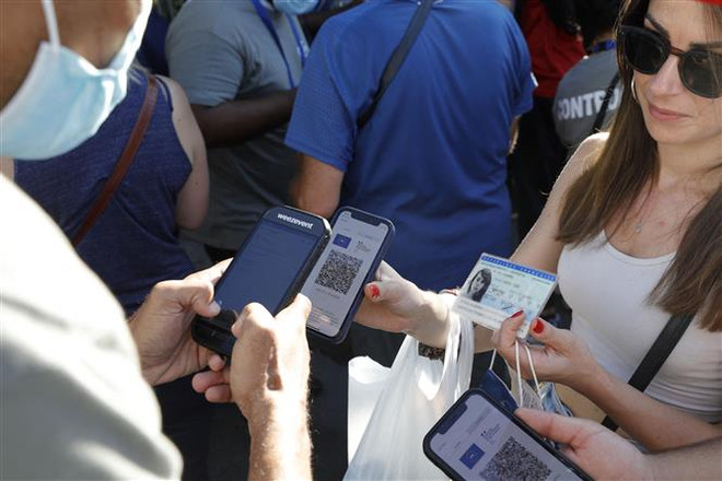 Pháp yêu cầu các vận động viên nước ngoài phải tiêm vaccine ảnh 1