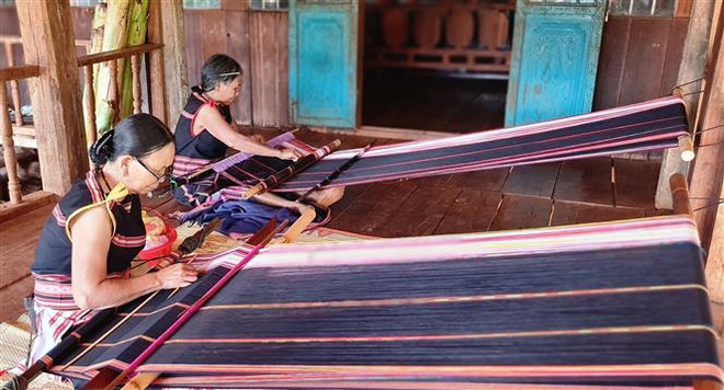 Gìn giữ nét đẹp thổ cẩm của các dân tộc thiểu số Tây Nguyên ảnh 1