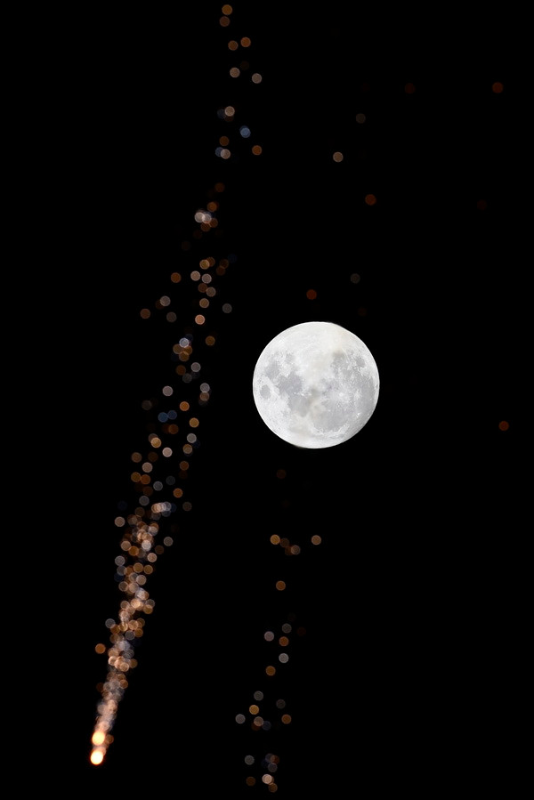 Thế giới chiêm ngưỡng "trăng lạnh" lần đầu tiên sau 38 năm ảnh 3