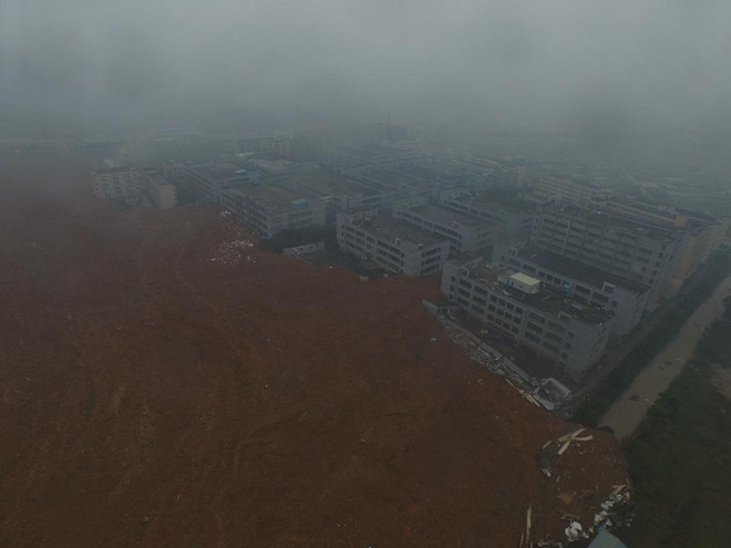 [Video] Khoảnh khắc hàng chục tòa nhà bị đổ sập trong trận lở đất ảnh 1