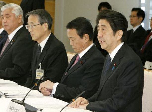 Nội các Nhật Bản nhất trí ngân sách quốc phòng kỷ lục cho 2016 ảnh 1