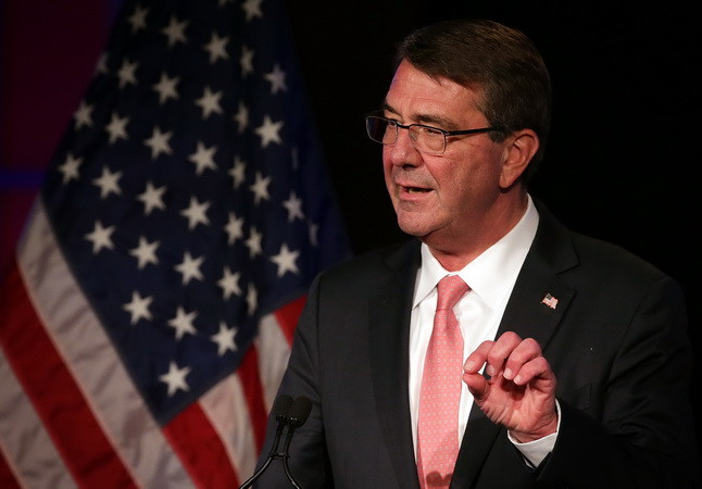 Bộ trưởng Quốc phòng Mỹ lần đầu tiên thăm tàu sân bay của Pháp ảnh 1