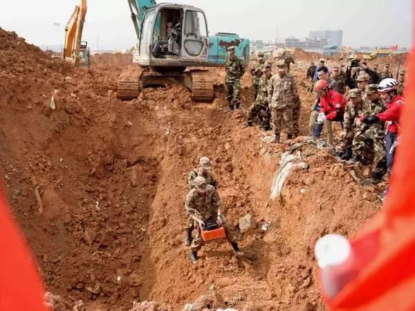 Hành trình trở về mặt đất của chàng trai bị chôn vùi 67 tiếng ảnh 3