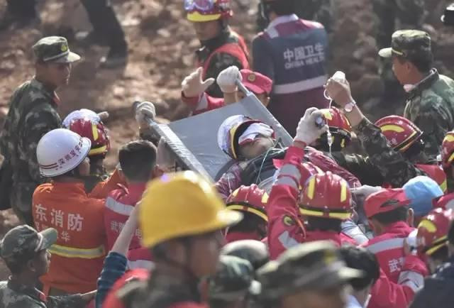 Hành trình trở về mặt đất của chàng trai bị chôn vùi 67 tiếng ảnh 7