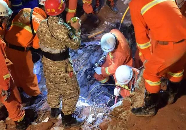 Hành trình trở về mặt đất của chàng trai bị chôn vùi 67 tiếng ảnh 4