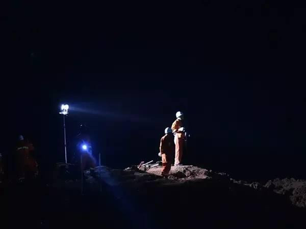 Hành trình trở về mặt đất của chàng trai bị chôn vùi 67 tiếng ảnh 2