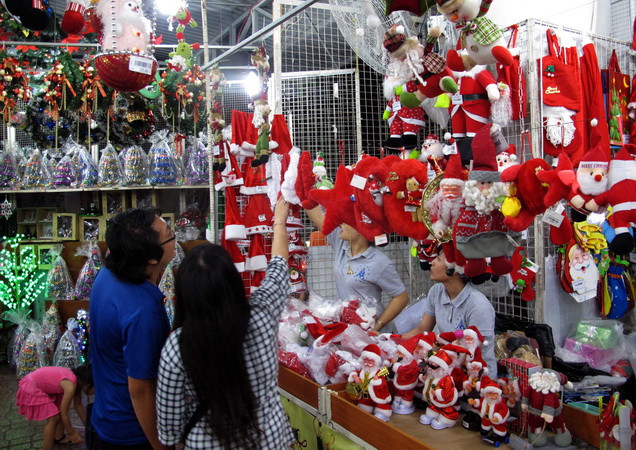 TP Hồ Chí Minh nhộn nhịp mùa mua sắm đón Giáng sinh 2015 ảnh 1